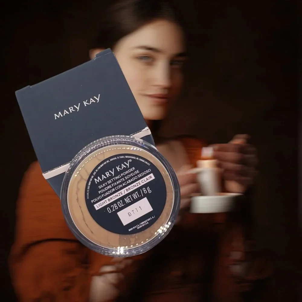 Light Bronze Silky Setting Powder - Mary Kay